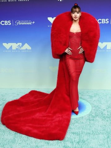 RCALabelGroupUK's tweet photo. A huge congratulations to #LISA (@wearelloud) on her win for Best Pop at the @VMAs and an incredible performance of 'SaWaDiKa' 🌺🏆 https://t.co/W6u99QEF3r