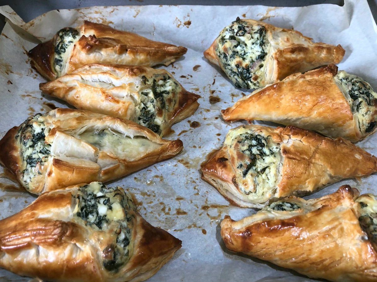 thompsonem0n's tweet photo. [Homemade] I made Kronk’s Spinach Puffs!
#SpicySnacks #PhúYên https://t.co/nypTa4tYh6