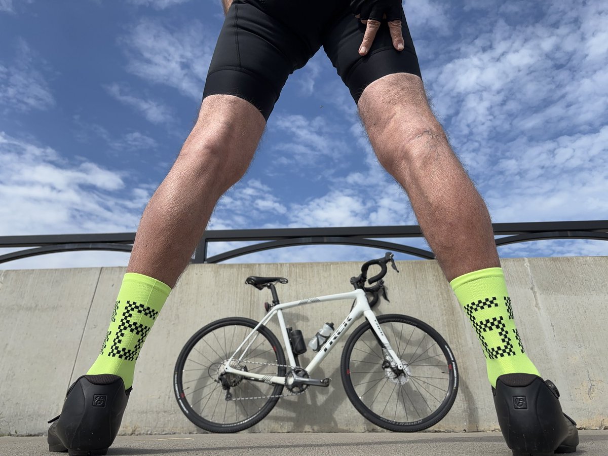 myke237's tweet photo. Hello Monday ✌️
Takin’ The Slow Ride 🎼 Ride your own story.
#i_walk #i_bike 👣🚲 #trekbikes #kansascity #bontrager #BooneRSL #selleitalia #cycling #bikinglife #michelin #giro #Oakley #twinsix #lovingthedaylight #rideyourownstory https://t.co/fqiLUmvl5i