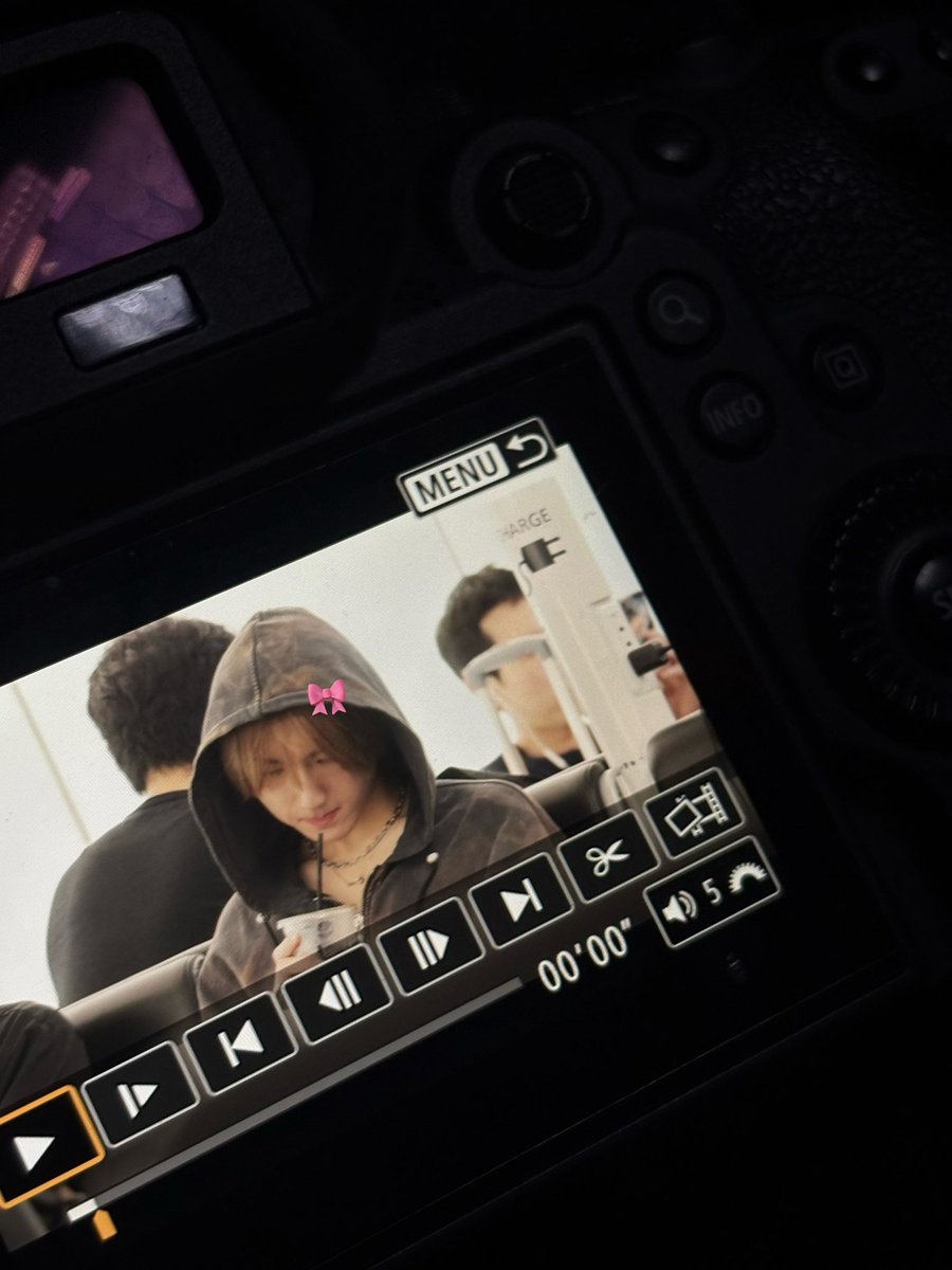 nxxvanov's tweet photo. ✈️💕 https://t.co/bpHbdiMwtb