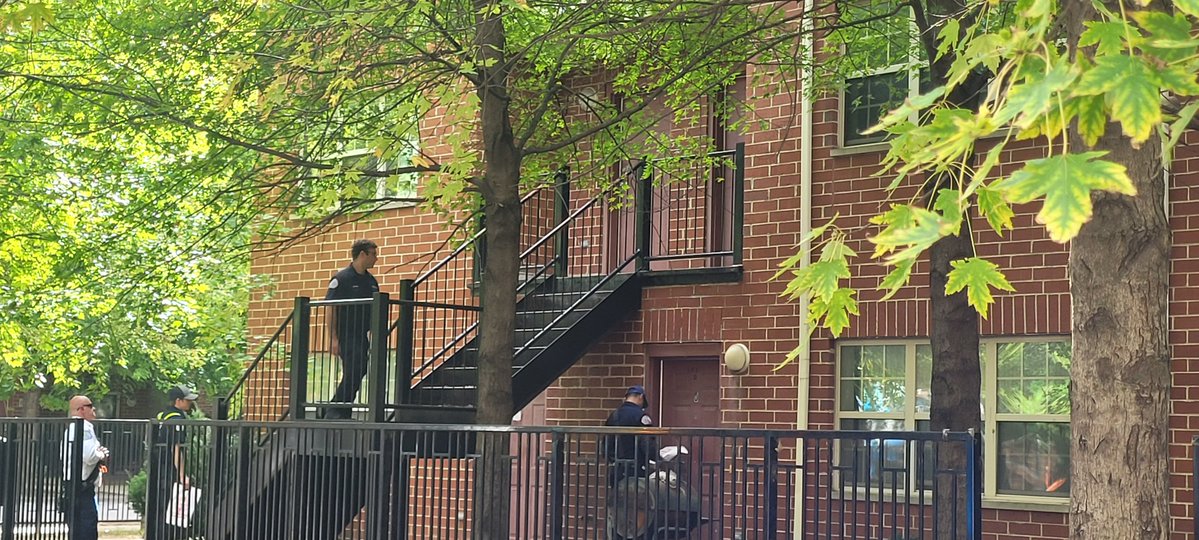 CFDMedia's tweet photo. 2-2-1, BC19, E54, T20 joined Pub Ed in passing out smoke alarms and safety information following the unfortunate fire fatality on the 500 block of W. 66th Street that occurred last week. Check your smoke alarm battery today &amp; go over your emergency exit plan with your family. https://t.co/OoMubUZj7g