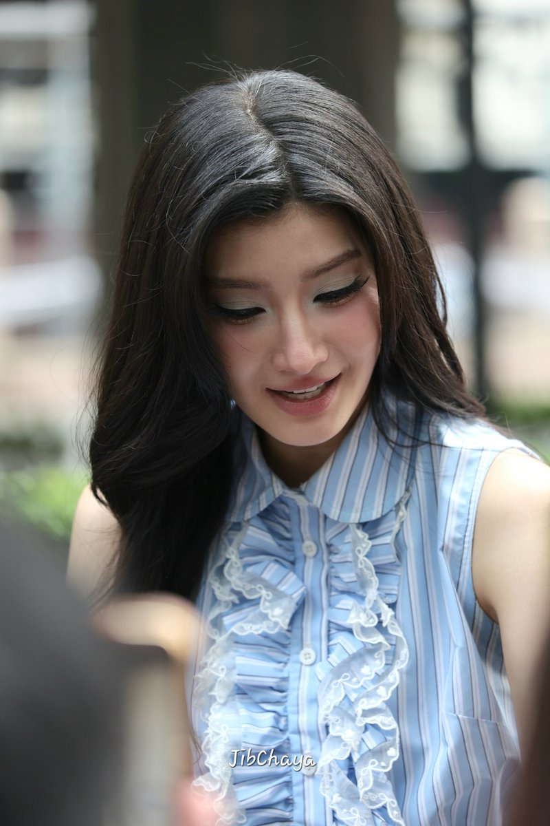jchaya19's tweet photo. ใดๆ แล้วมี๊อิจฉาฟาร์มผมของยัยหนูมากอ่ะ ผมแน่น ผมแข็งแรง ผมสุขภาพดีมาก 🤍
BLEJIE AT CROCS STORE OPEN CTW
#CrocsthxBleJie
#Mable_Siriwalee
#Crocsth
#Crocscentralworld https://t.co/7fpG8t8BWM