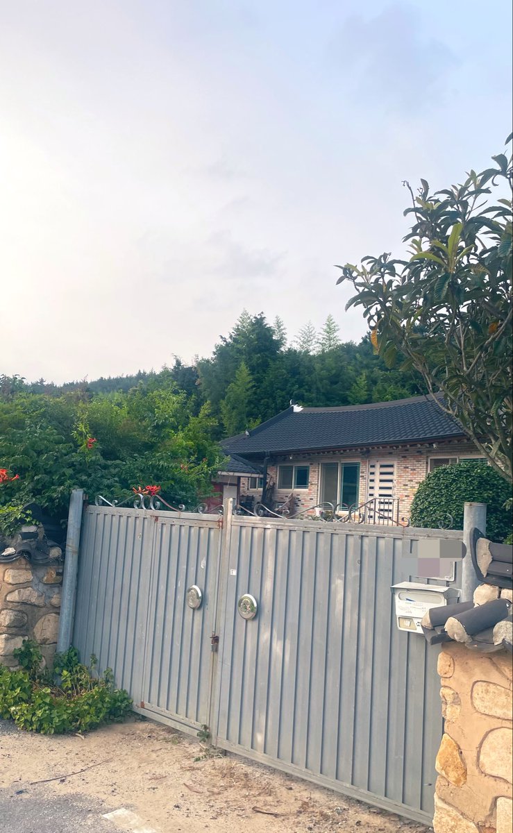 aghxxxn's tweet photo. 련나한적한별장죤나좋았고, 연휴가영원햇르면좋겟고요,        개씹씹씹편하개살고싶습니다 https://t.co/IGAq1eE3E0