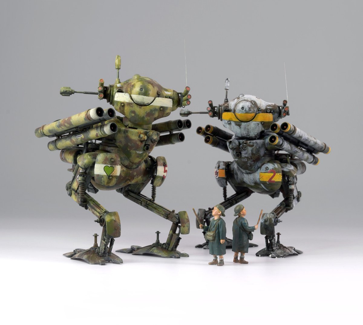 kaiyodo_PR's tweet photo. 【発売日決定📢】

ARTPLA マシーネンクリーガー 陸戦ガンス（2機セット）＆エディ・アムゼル が、10月17日（土）に発売となります‼️
大変お待たせいたしました。

商品の詳細はこちらから🔽
https://t.co/oPGSjWFOOj

原型制作
陸戦ガンス本体：伊原源造（ZO MODELS）
脚部：谷明（株式会社OZ）
エディ・アム���ル：村井太郎
価格：7,700円（税込）

#マシーネン #海洋堂