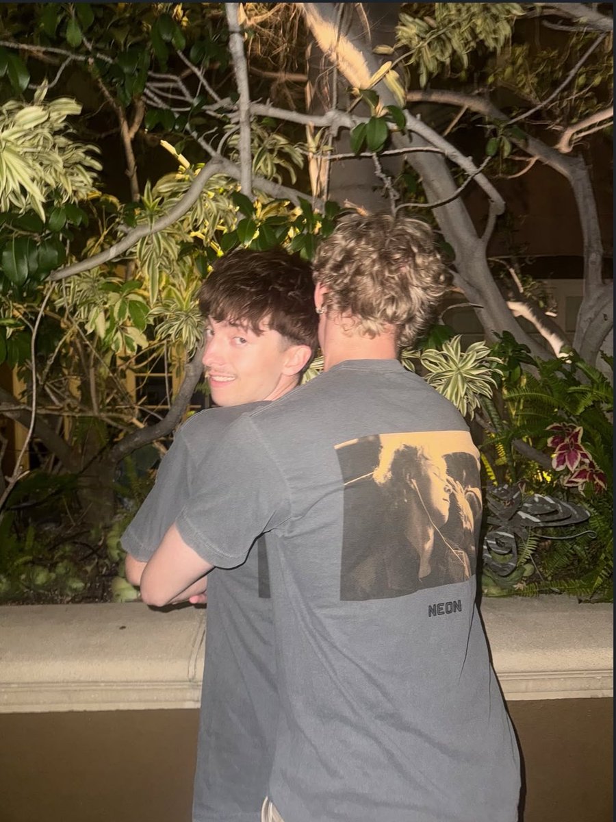 shiningother's tweet photo. when you have a boyfriend https://t.co/beetyXzhch