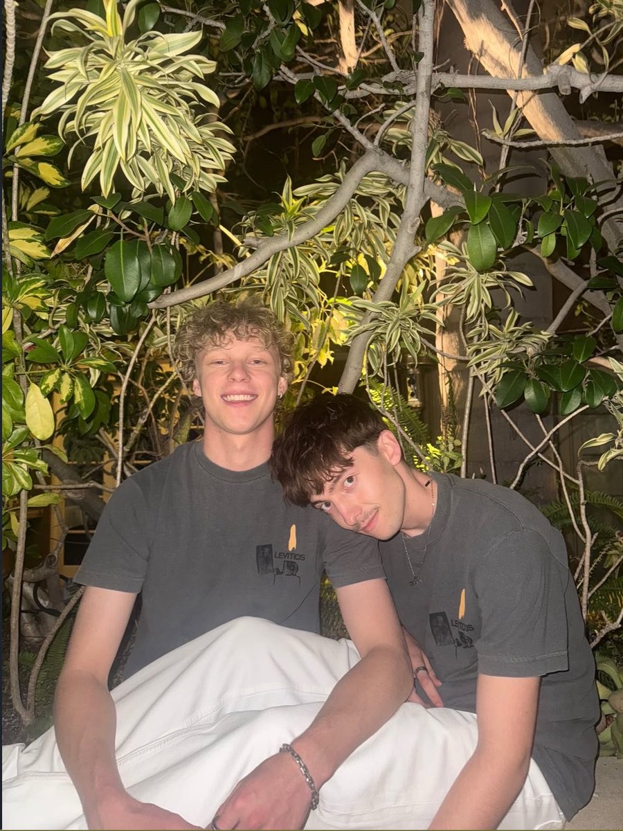 shiningother's tweet photo. when you have a boyfriend https://t.co/beetyXzhch
