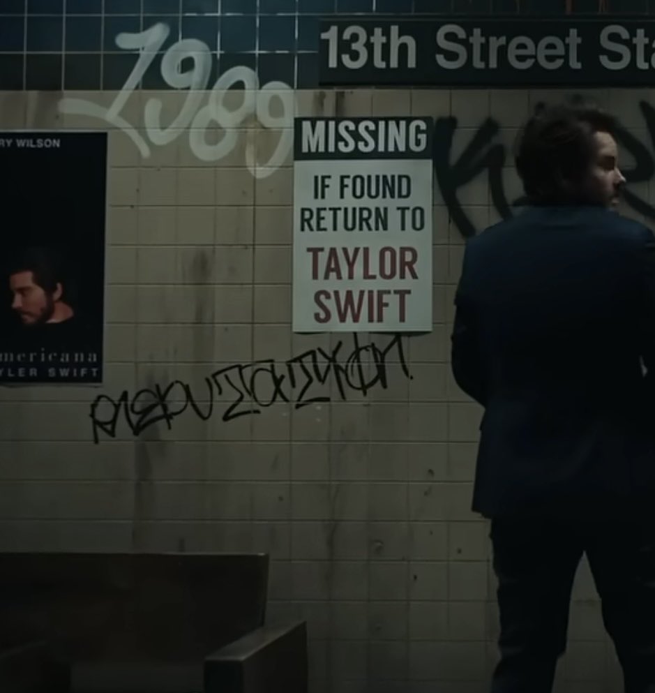 chartstswifty's tweet photo. Fans have noticed that “reputation” was removed from “The Man” music video in Taylor Swift’s VMAs director montage. https://t.co/8hOnBcV4vT