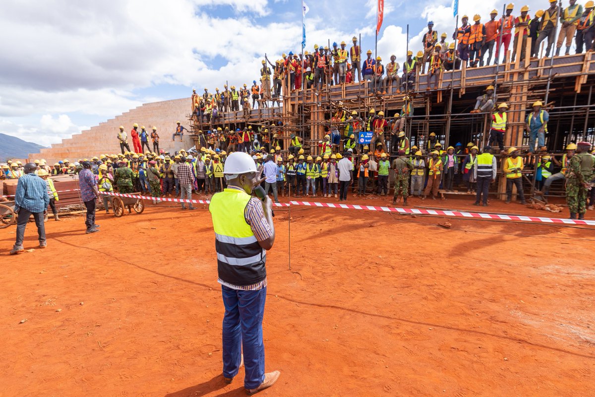 WilliamsRuto's tweet photo. Inspected ongoing works at Vindo Stadium, Voi Constituency. The 10,000-seater facility is 50 per cent complete. https://t.co/msDPRSVLtk