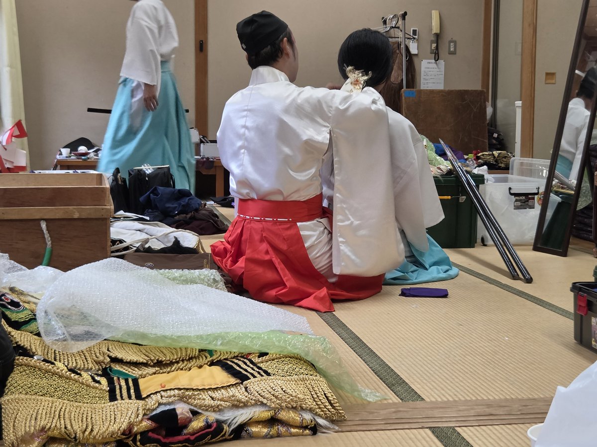 ComSusanoh's tweet photo. 神楽シーズンです!!👹 土曜日は東広島市西条町の賀茂ボウルのイベントで､また日曜日は安芸高田市美土里町の神楽門前湯治村で神楽公演☆ 大勢のお客さんから声援､応援を頂きました｡ありがとうございました!!<(_ _*)>

＃安芸高田市 ＃高宮町 ＃羽佐竹神楽団 ＃安芸高田神楽 ＃神楽シーズン https://t.co/e7J1fWumLW