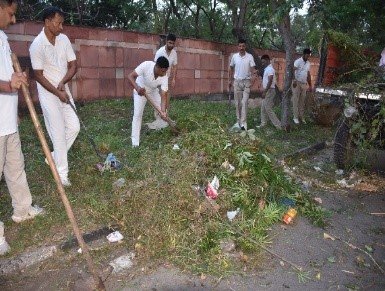 crpfindia's tweet photo. Committed to service, dedicated to a Swachh Bharat! 

​Across the nation, @crpfindia establishments are actively powering the #SHS2026 campaign through extensive cleanliness drives and citizen outreach.
​Glimpses of the dedicated Shramdaan by GC Jamshedpur and 51 Bn: 👇

#NationFirst
#Vandematram150 
#MissionNaxalMuktBharat2026
#SHS2026
#SwachhtaHiSewa2026
@SwachhBharatGov
@SwachhBharat
@MoHUA_India
@MoJSDDWS
@gpsinghips
@crpf_j
@CentralZoneCrpf
@northeast_zone
@southzone_hyd