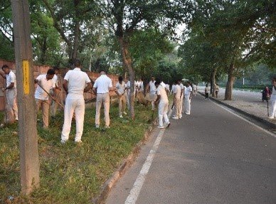 crpfindia's tweet photo. Committed to service, dedicated to a Swachh Bharat! 

​Across the nation, @crpfindia establishments are actively powering the #SHS2026 campaign through extensive cleanliness drives and citizen outreach.
​Glimpses of the dedicated Shramdaan by GC Jamshedpur and 51 Bn: 👇

#NationFirst
#Vandematram150 
#MissionNaxalMuktBharat2026
#SHS2026
#SwachhtaHiSewa2026
@SwachhBharatGov
@SwachhBharat
@MoHUA_India
@MoJSDDWS
@gpsinghips
@crpf_j
@CentralZoneCrpf
@northeast_zone
@southzone_hyd