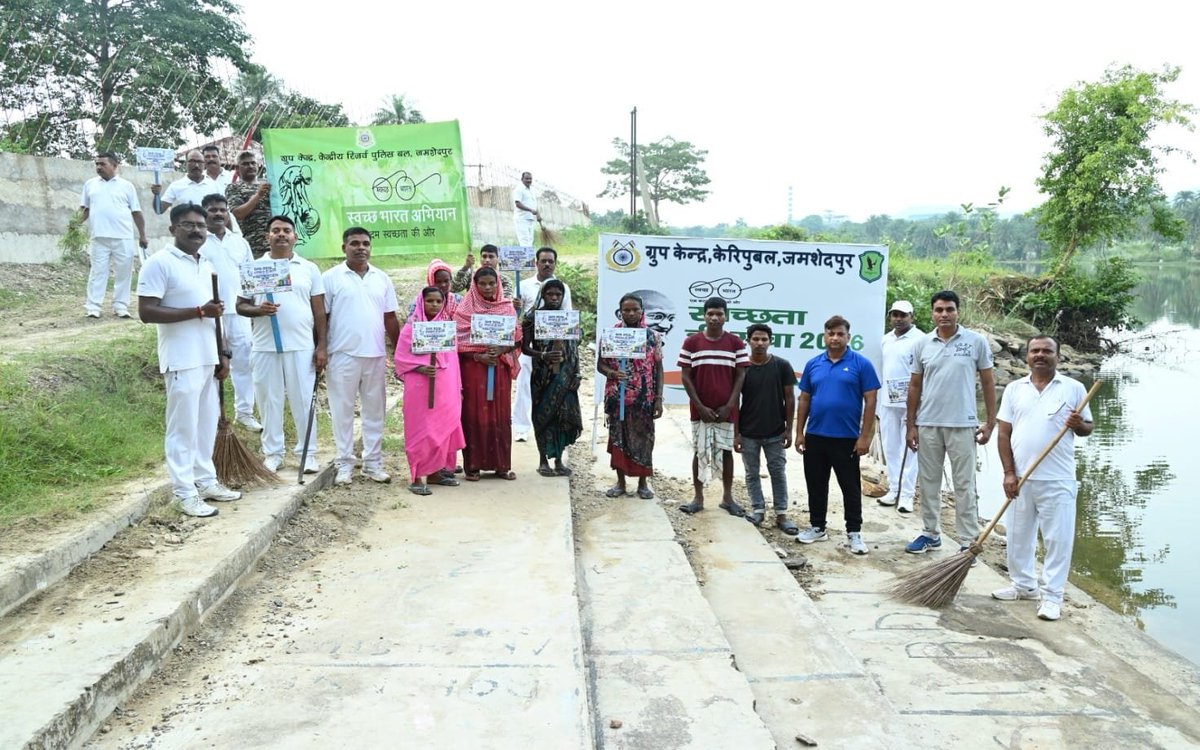 crpfindia's tweet photo. Committed to service, dedicated to a Swachh Bharat! 

​Across the nation, @crpfindia establishments are actively powering the #SHS2026 campaign through extensive cleanliness drives and citizen outreach.
​Glimpses of the dedicated Shramdaan by GC Jamshedpur and 51 Bn: 👇

#NationFirst
#Vandematram150 
#MissionNaxalMuktBharat2026
#SHS2026
#SwachhtaHiSewa2026
@SwachhBharatGov
@SwachhBharat
@MoHUA_India
@MoJSDDWS
@gpsinghips
@crpf_j
@CentralZoneCrpf
@northeast_zone
@southzone_hyd