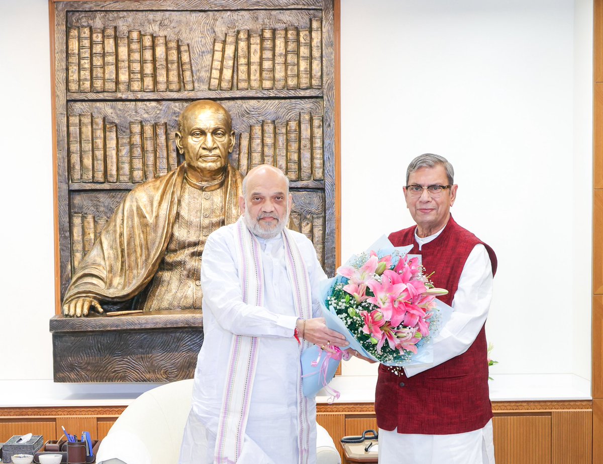 HMOIndia's tweet photo. हरियाणा के राज्यपाल प्रो. असीम कुमार घोष ने केन्द्रीय गृह एवं सहकारिता मंत्री श्री @AmitShah से भेंट की।
@RajBhavanHry https://t.co/ZXgLBxGJ9h