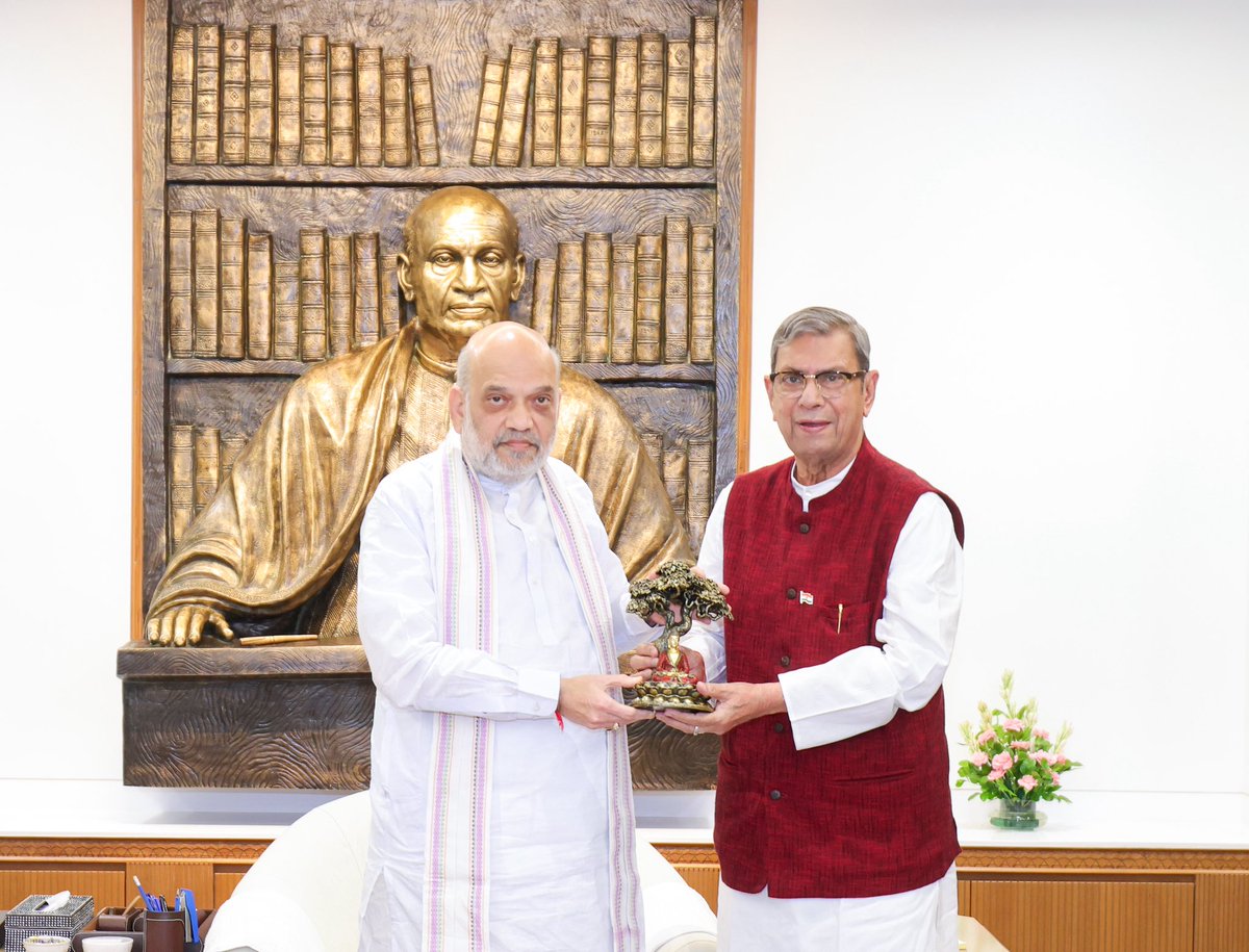 HMOIndia's tweet photo. हरियाणा के राज्यपाल प्रो. असीम कुमार घोष ने केन्द्रीय गृह एवं सहकारिता मंत्री श्री @AmitShah से भेंट की।
@RajBhavanHry https://t.co/ZXgLBxGJ9h