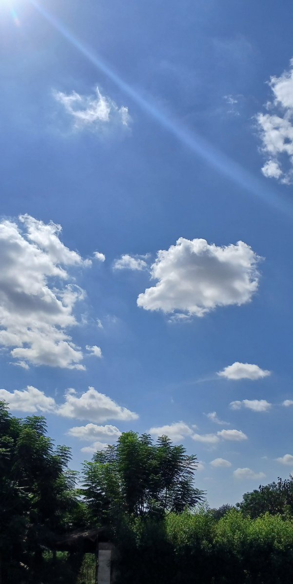 emanalghazaly's tweet photo. Sky full of clouds, heart full of peace.. ☁️✨ https://t.co/b5TsqdfIlX