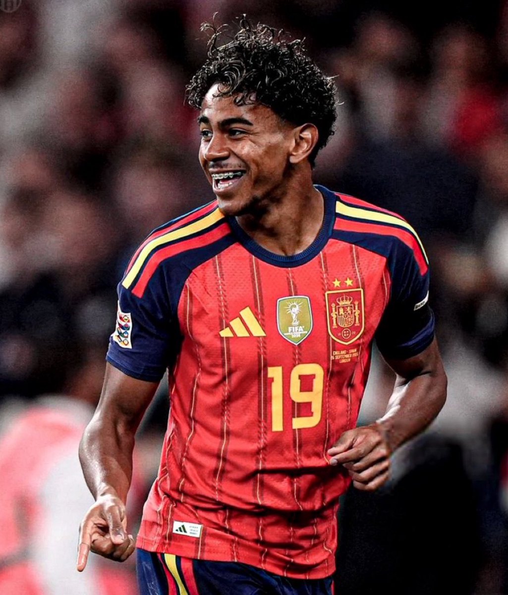 KalshiFC's tweet photo. BREAKING: Lamine Yamal is now FAVORITE to win the Ballon d’Or, via Kalshi:

44% — Lamine Yamal
38% — Harry Kane https://t.co/l01lPiSG6o