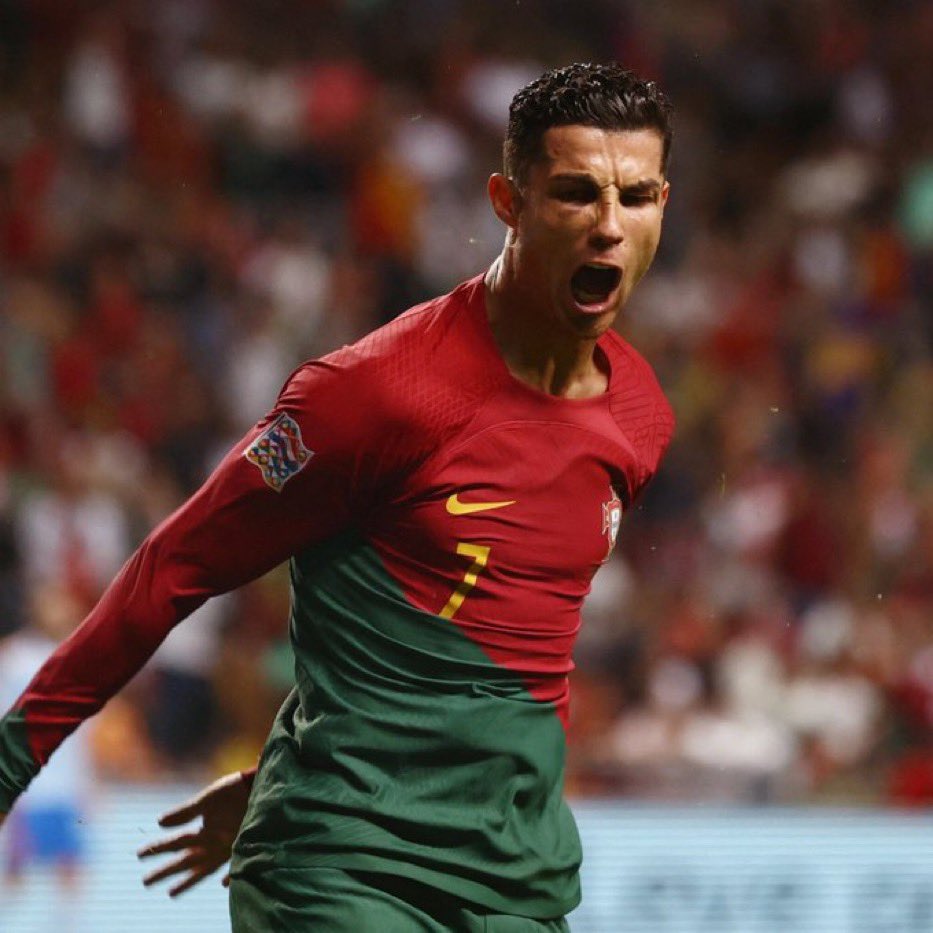 Cr7_1985y's tweet photo. لاعبين البرتغال من 2006-2026
ساهمو بالاهداف بنسبة 45٪

كريستيانو لوحده ساهم بالاهداف بنسبة 55٪

لابس اقولك رونالدو عائق على المنتخب😂😂 https://t.co/2ljDZS4O6z