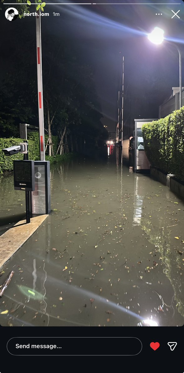 debsiedoodaa's tweet photo. Stay safe North!!😭😭😭

#JaoNorth https://t.co/H0GfMo9pEt