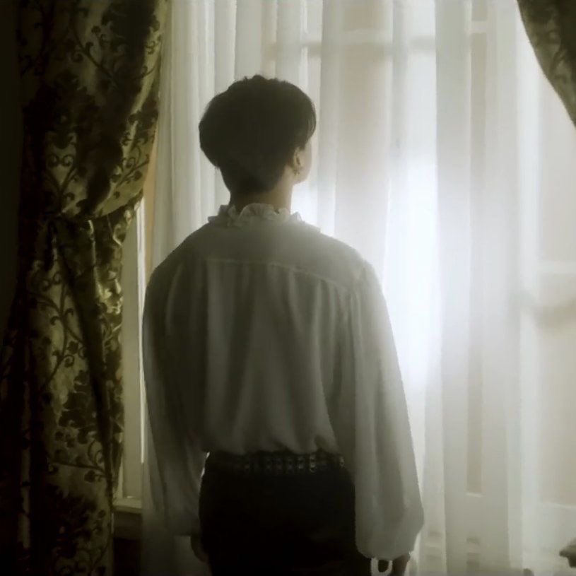 ynkkadore's tweet photo. omg. i’d do anything to reread this for the first time!! i loved jungkook’s character, the worldbuilding, the longing, god everything abt this is is insane 🚬 

Tags: 
⠀♱ ⠀ AU: fantasy 
⠀♱ ⠀ Royalty
⠀♱ ⠀ Yearning
⠀♱ ⠀ Angst / Violence 

Link: https://t.co/6UaukpQ72t https://t.co/4tD0pAj69K