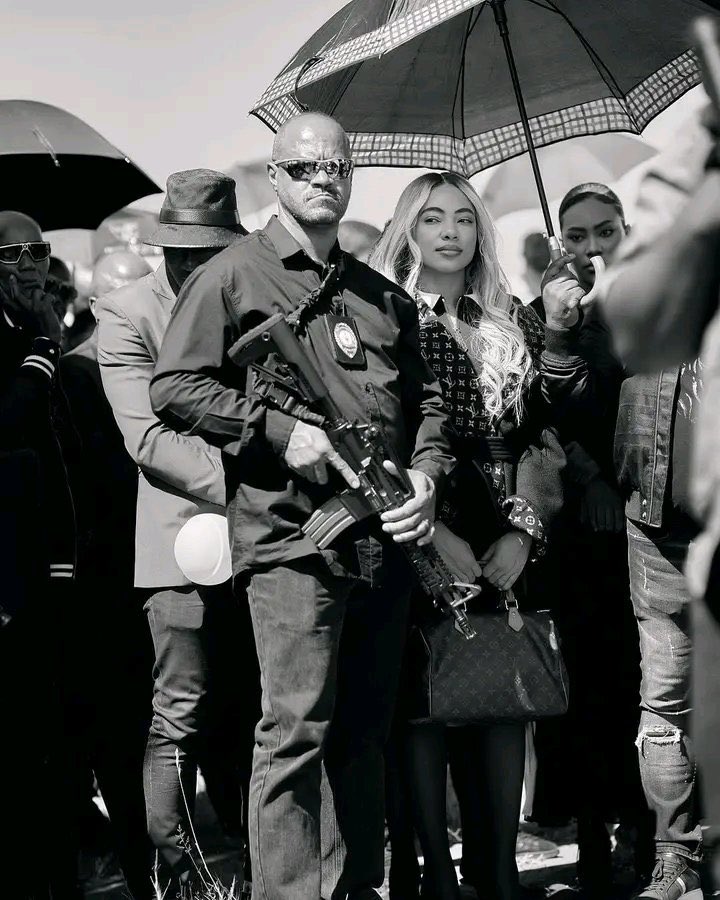 sanelenkosiii's tweet photo. Actress &amp; businesswoman Amanda Du-Pont claims the reason she used to move around with heavily armed bodyguards during her relationship with Bafana King of the Sky Sindane was because of the country’s high femicide rate. She didn’t feel safe &amp; needed the added security. https://t.co/CHYrFlqEQx