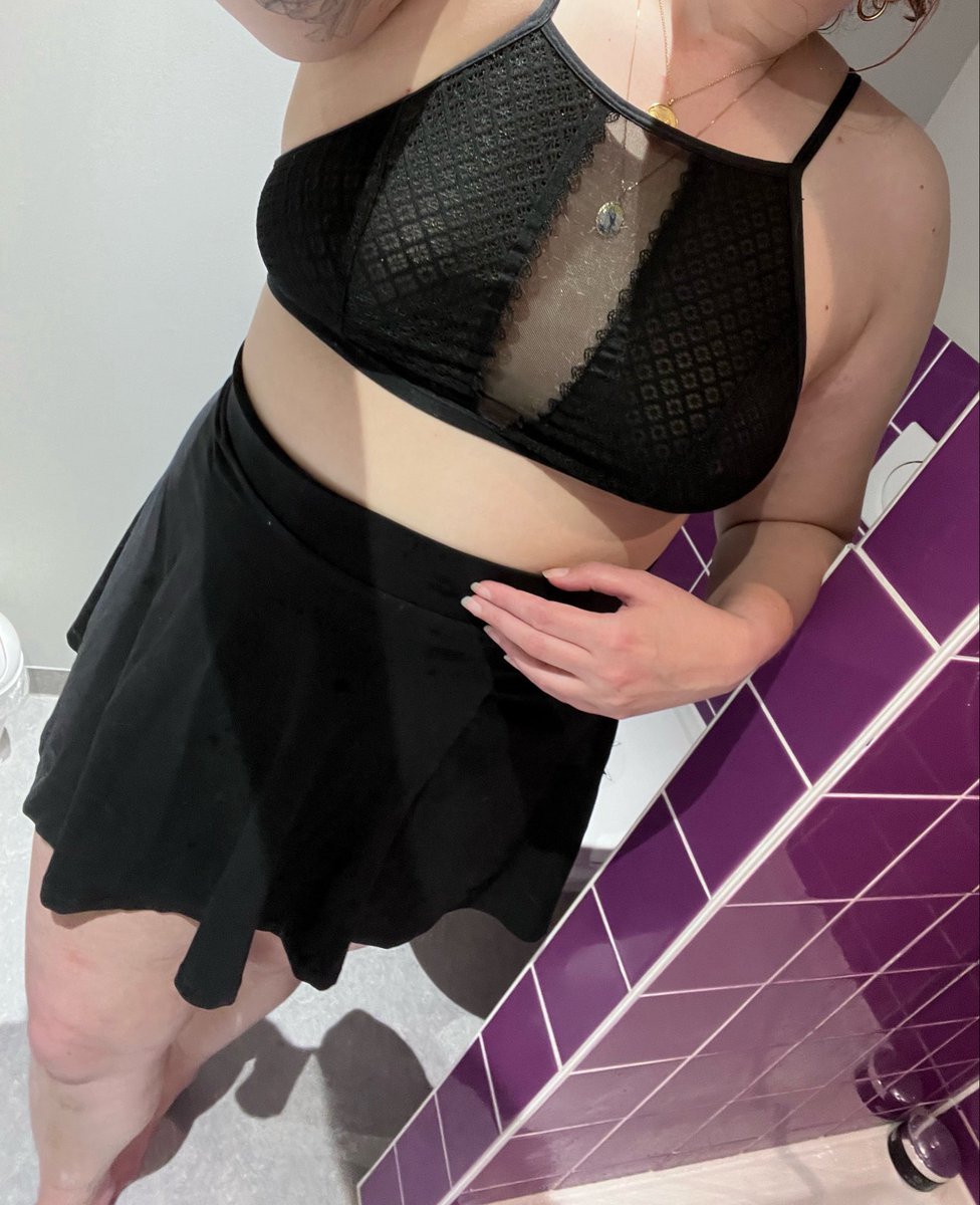 Sassberrywitch's tweet photo. What’s under my skirt? #ootd https://t.co/4zbzLFTasf