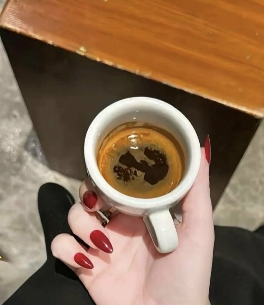 yabzog's tweet photo. فنجال شوق بعنوان:
أستلذ السوالف منّك مثل الزلال 
و هرج غيرك لو يحليّه لي ما أرغبه ❤
.
مساء الخير https://t.co/BZfu4SAdhn