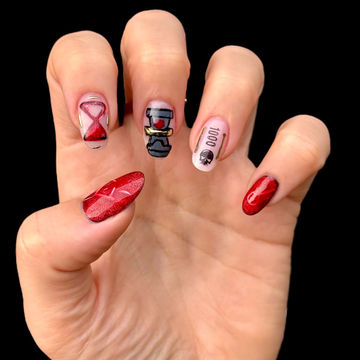 SaintePudding40's tweet photo. ✨🏴‍☠️The new nails are here🏴‍☠️✨

From the cup I drank to become a skeleton, to the hourglass on which I voted thousands of times ⏳🔥

Here is the Reaper Gold Curse manicure 💅💛💀

Ready to sail in style⚓️🍮

#SeaOfThieves #BeMorePirate @SeaOfThieves https://t.co/fH6WgukD10