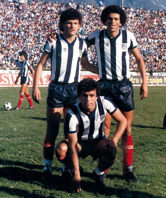 elcompitv's tweet photo. HOY se cumplen 41 años de la edición 29 del Clásico Regio que ganó @Rayados.

28 Sep 1985
@TigresOficial y MTY jugaron para recaudar fondos para los damnificados del terremoto de la Cd de México. Se juntaron 30 millones de pesos.

Goles de Joel García y Becerra, Rayados ganó 2-1. https://t.co/iAWRnRytC2