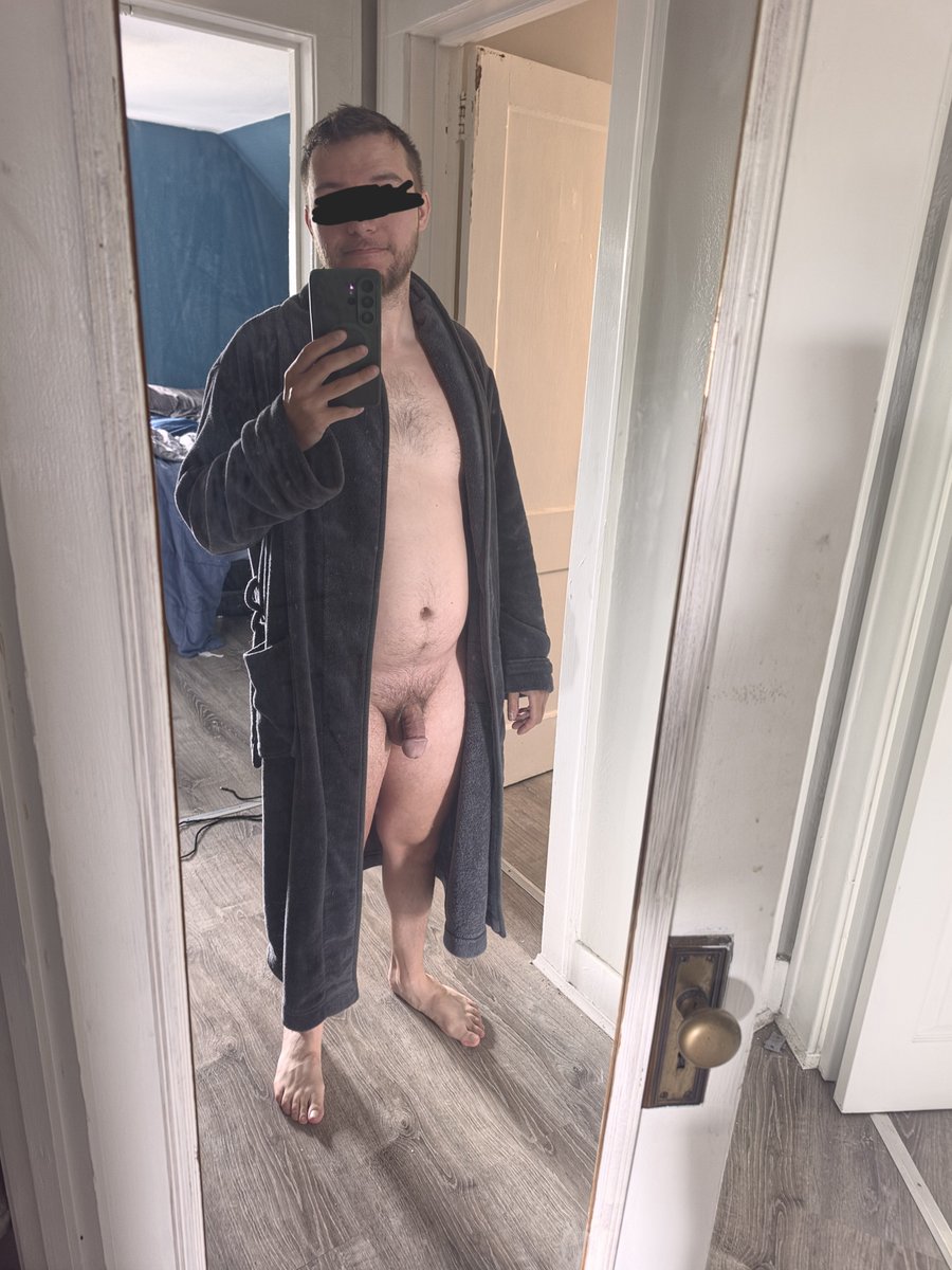 ChaserAurum's tweet photo. Freshly sucked off and ready for a shower https://t.co/eA0S4HLMef
