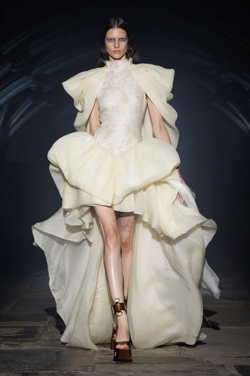 fash__ion0's tweet photo. MCQUEEN | Spring/Summer 2027 https://t.co/MJt1Wtd0P4