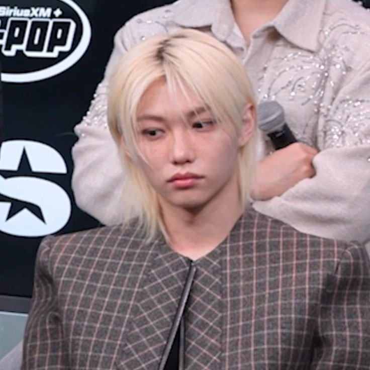 felixrisadinha's tweet photo. Como eu geralmente enxergo os hyunlix nas fanfics https://t.co/BjgoeOVBB4
