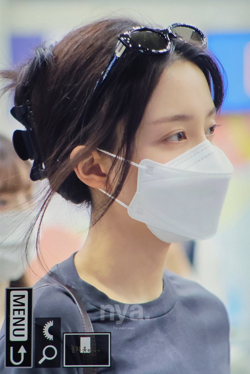 Nolzayoonah's tweet photo. 260928 입국🖤

#STAYC #스테이씨 #윤 #yoon https://t.co/X4nckShvX4