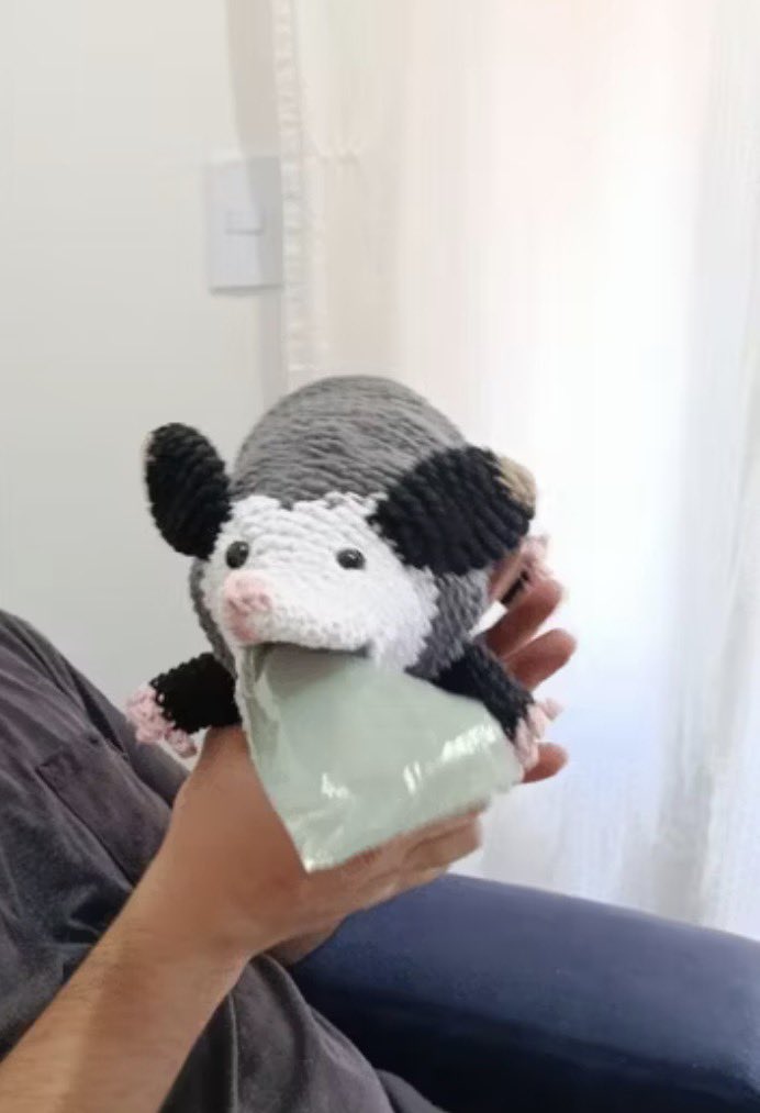 paginalixo1's tweet photo. a gente nunca sabe oq se passa na casa dos outros mesmo ne

me deparei com um sarue de puxa sacos https://t.co/h77CKbeEAW