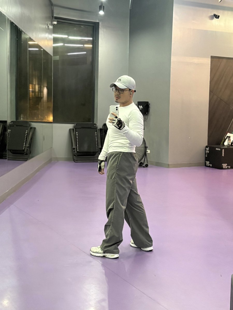 davelvarez's tweet photo. Smol boi on a monday https://t.co/EuDR3rZZ8R