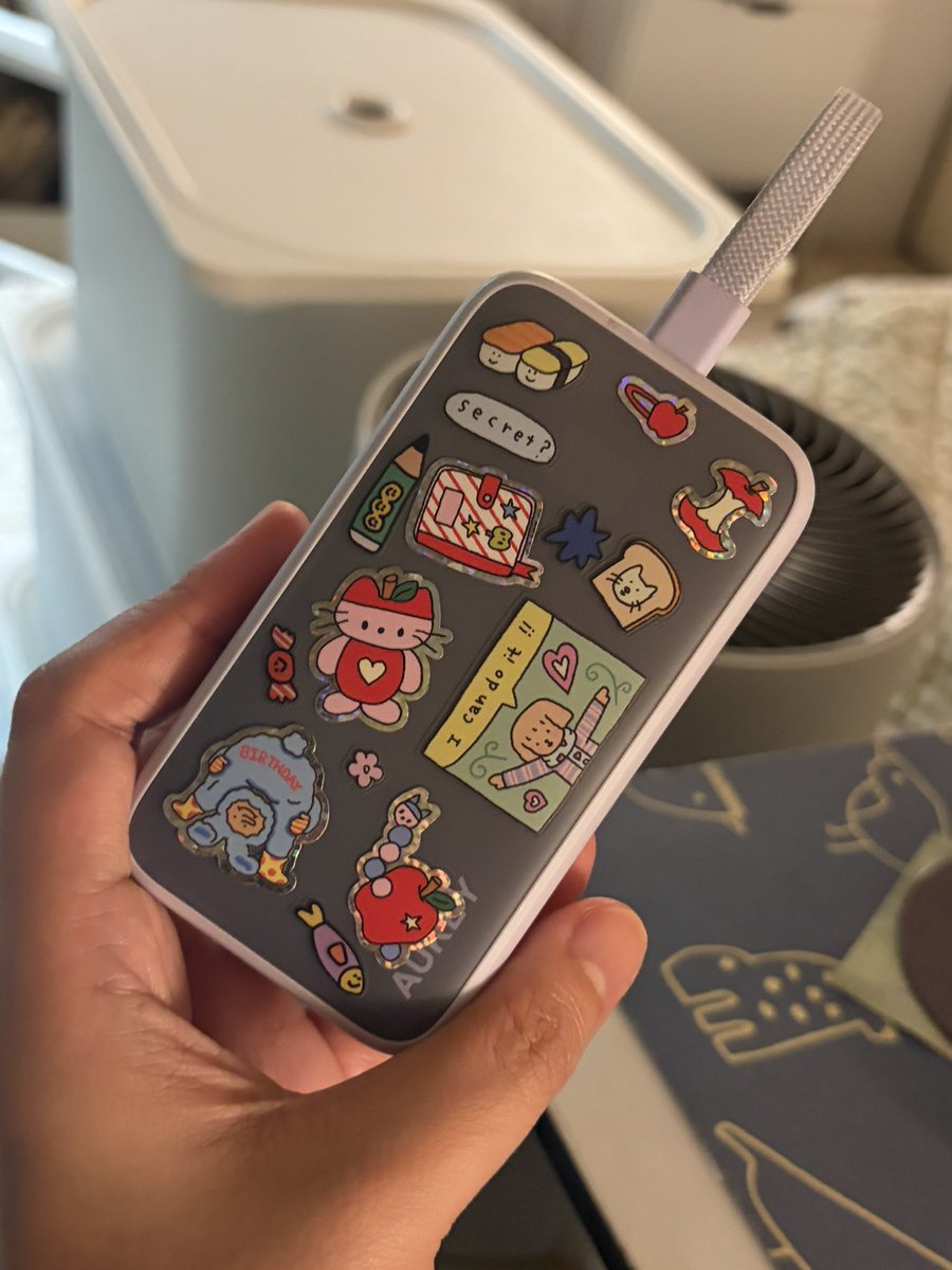 withmereview's tweet photo. @geegissss เผื่อสนใจอันนี้ค่า ของAUKEY มีccc มีสายไทป์ซีในตัว รองรับฟาสชาร์จ นน เบามั้ก ⭐️💜  https://t.co/0lViAEogz2 https://t.co/B1oTNgMDgX