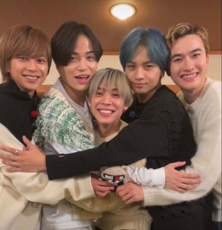 fumaichiban_307's tweet photo. 15周年おめでとうだいすきだよいつまでもずっと😭💕

 #SZ15th https://t.co/Rz2OlWdVBJ