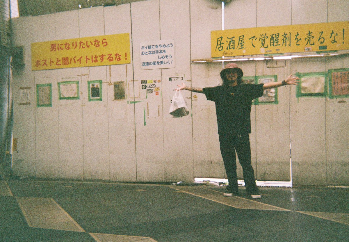 h_sunayama's tweet photo. やっぱ西成は最高やわぁ https://t.co/6B2cfRf8Kz