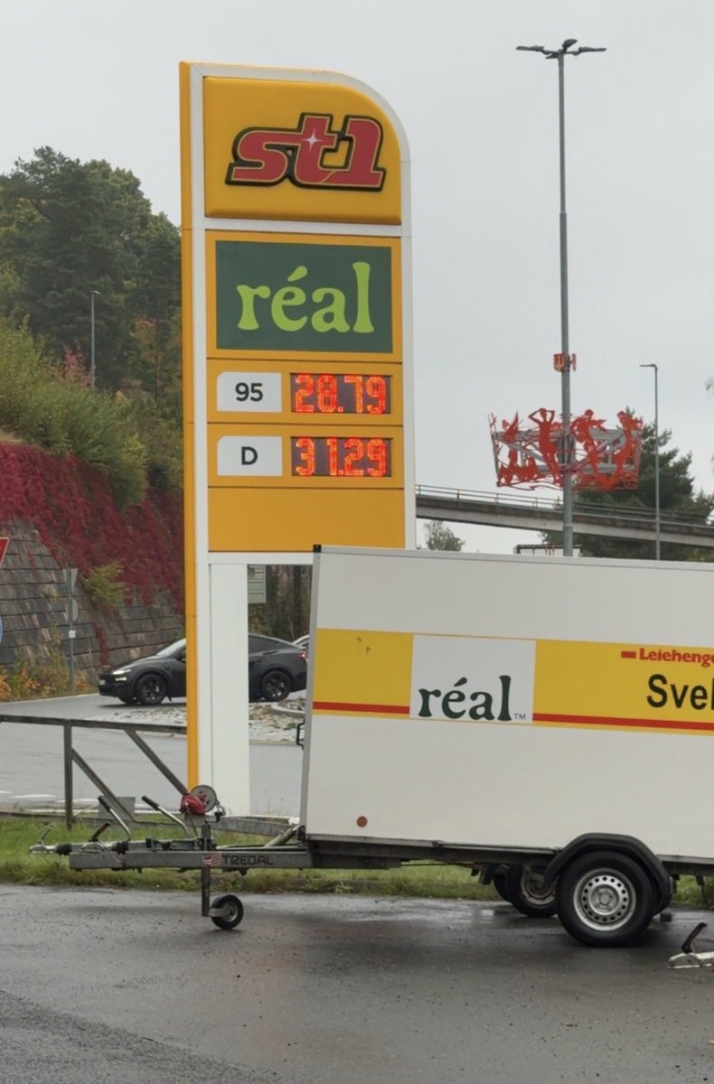 Ragnarok_Whisky's tweet photo. Even if you drive an electric car, about 90% of trucks still run on diesel https://t.co/tVgX8ZeIww