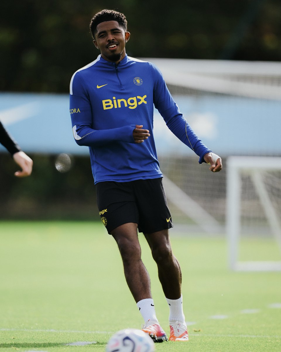 ChelseaFC's tweet photo. Monday session. ✔️ https://t.co/ym36tGWuyr