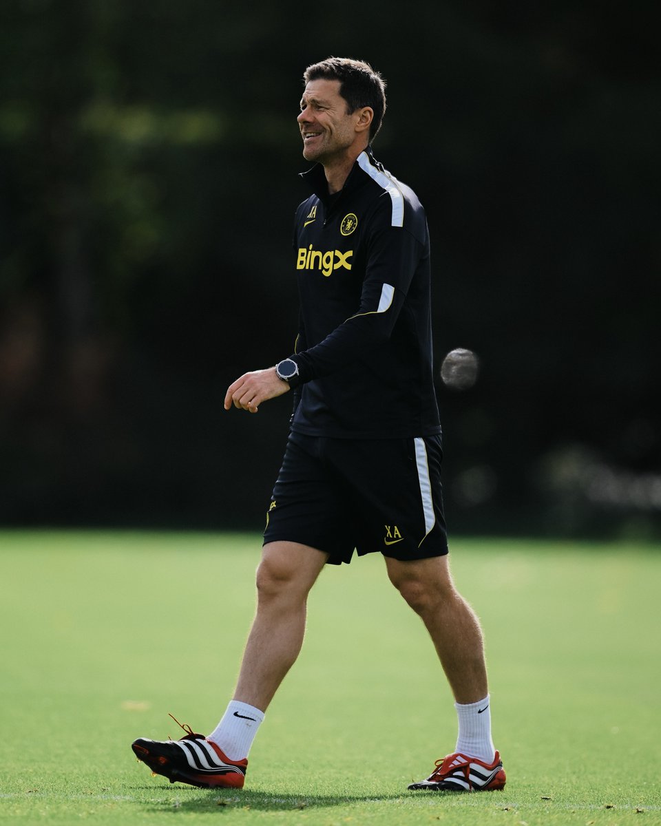 ChelseaFC's tweet photo. Happy to be back at work! 😁 https://t.co/sETHqvV0ac