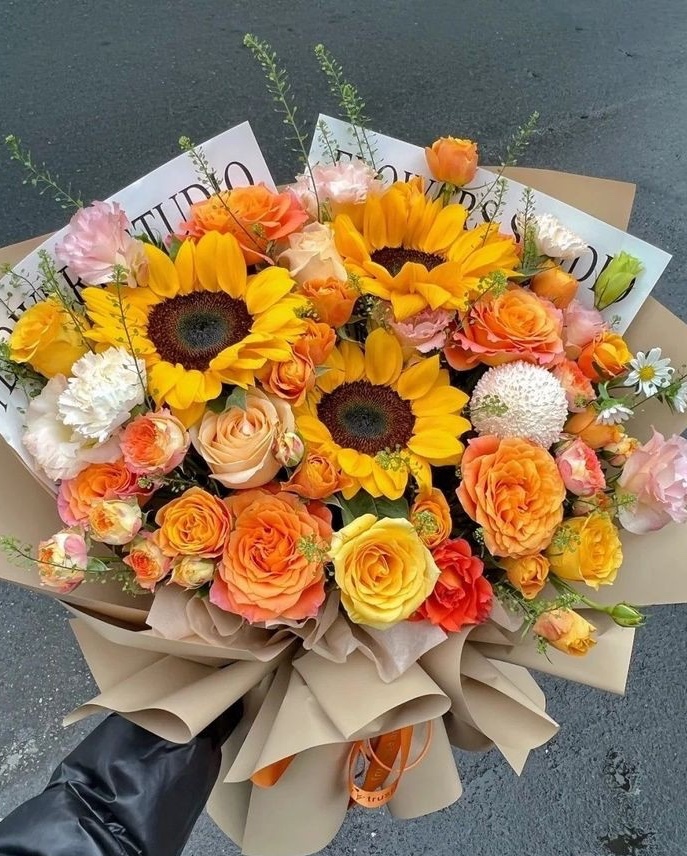sunflowerchives's tweet photo. favorite color💛🏵️ https://t.co/05311jinMa
