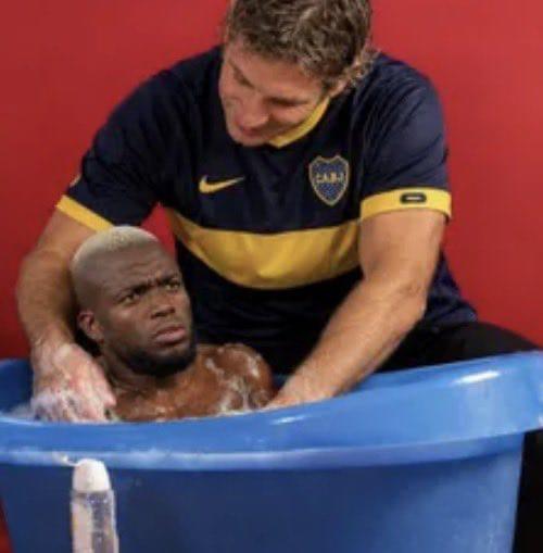 Tintalimon's tweet photo. Nah, bueno, el departamento creativo de Boca https://t.co/SwzjTW6bTv