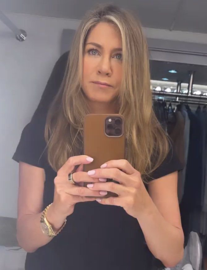 Jenniferanis354's tweet photo. I was told I’m not that pretty 😔 is it true https://t.co/oab2K069rO