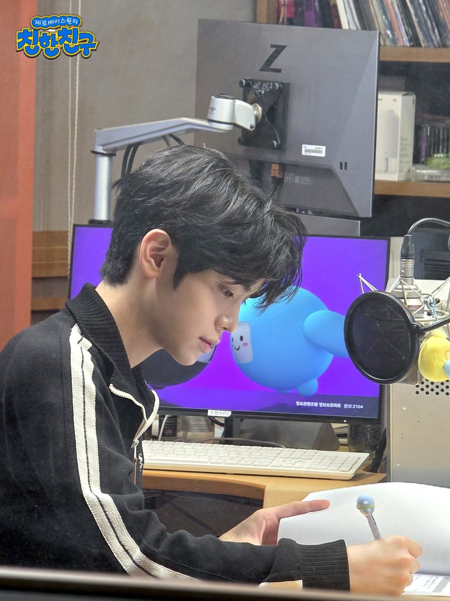 mbcbf_bf's tweet photo. 💛친친💛

#제로베이스원의친한친구
#김태래 #제로베이스원
#ZEROBASEONE @ZB1_official

team 수험생 
team 직장인
team 학생
team 자영업자
team 그밖의세상모든분들의 마음을 위로하는 
월요병 스페셜리스트 닥터닥터 탤디👨‍⚕️ https://t.co/AkKkAVEocn