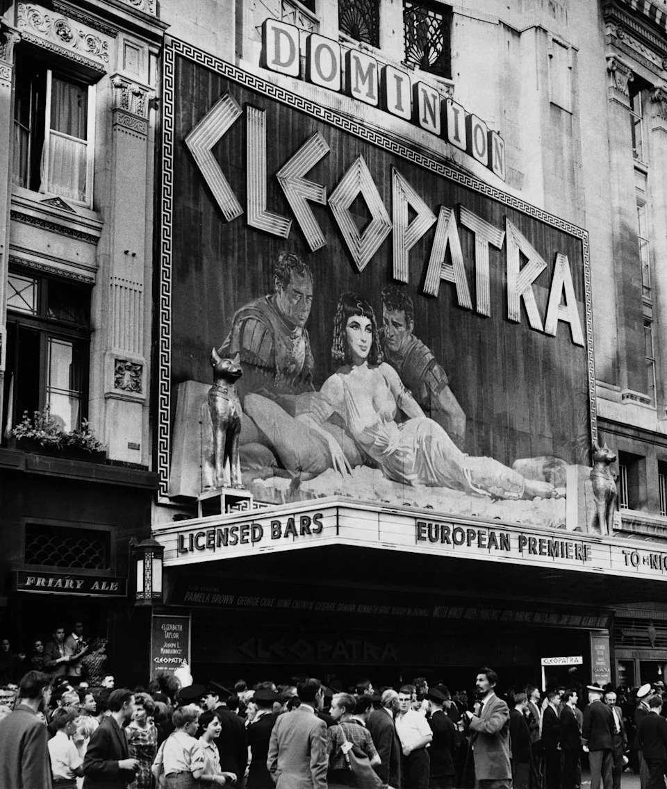 miffyhepburn's tweet photo. big fan of big film signs above movie theatres https://t.co/PK23TDU4HO