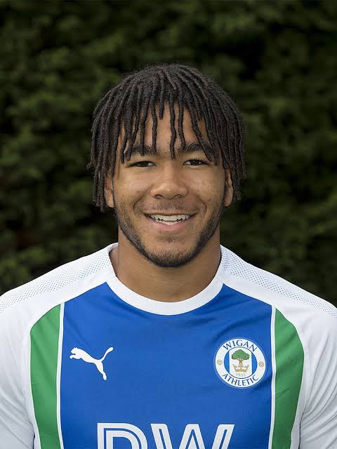 CFC_Christo1's tweet photo. FUN FACT: Reece James was on loan at Wigan Athletic when Chelsea won the Europa League.

He returned from loan and kick-started his career under Frank Lampard and STILL has more European trophies than your average club.

Respect him. He’s bigger than you. 👐🏼 https://t.co/QliIu7HJpE