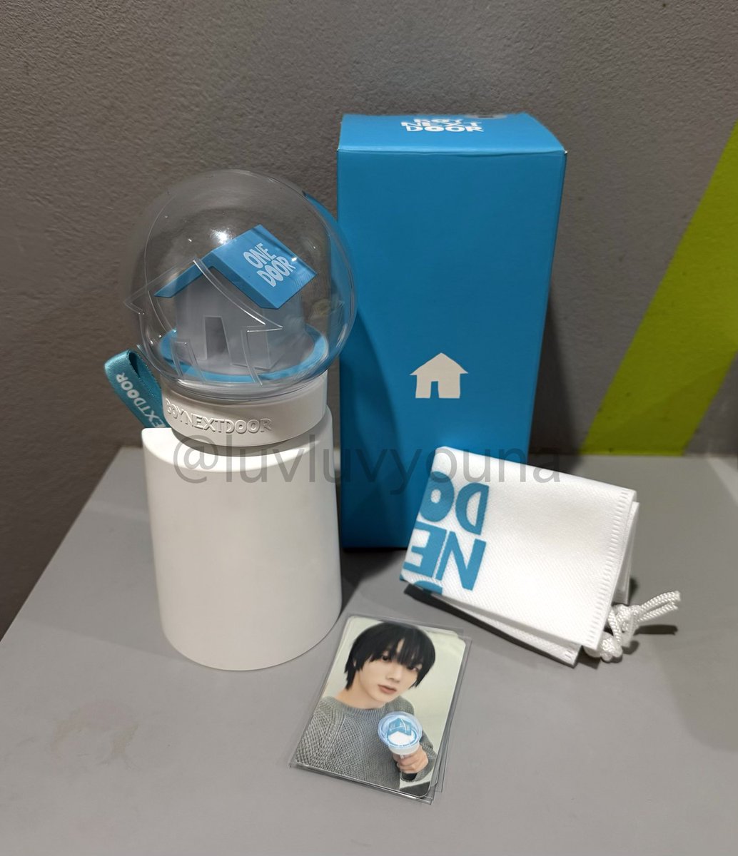 luvluvyouna's tweet photo. ปล่อยแท่งไฟ Boynextdoor 
ใช้ไปครั้งเดียว ของครบทุกอย่าง
💙 1390 ฿ รวมส่ง 
สนใจ DM สอบถามก่อนได้นะคะ

#ตลาดนัดboynextdoor #ตลาดนัดเด็กข้างบ้าน #KNOCK_ON_Vol_2 #KNOCK_ON_Vol_2_IN_BANGKOK https://t.co/Br4OrQEIZl