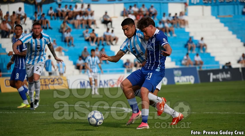 SoloAscenso's tweet photo. #PrimeraNacional | #GodoyCruz | Godoy Cruz ganaba por dos y empató con #RacingCba.

https://t.co/64jEGihGvS https://t.co/5F67ExxaLs