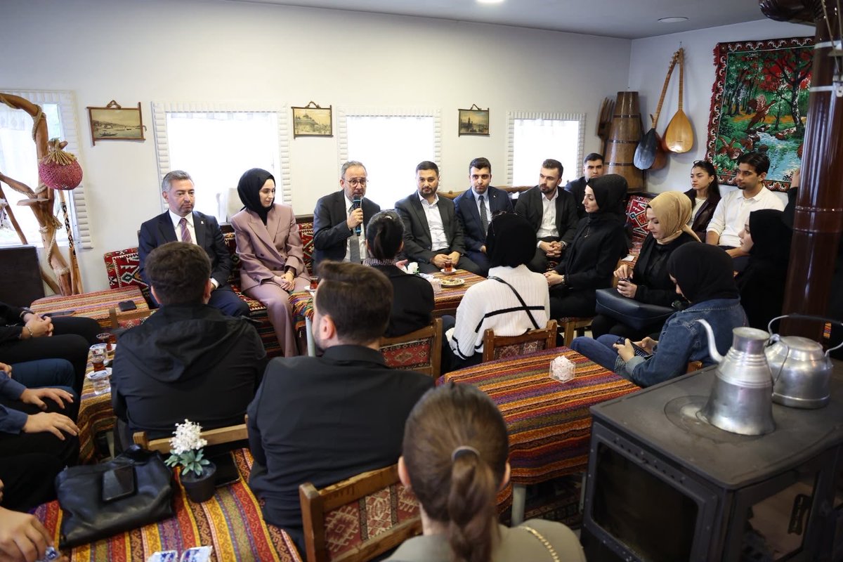 MevlutOztekin's tweet photo. Türkiye Yüzyılı Buluşmaları kapsamında önceki dönem Gençlik ve Spor Bakanımız Mehmet Muharrem Kasapoğlu ile birlikte Kâğıthane Meydanımız ve Genç Vadi’ye ziyarette bulunduk.

Hemşehrilerimiz ve gençlerimiz ile bir araya gelerek, sohbetlerini paylaştık.

Güler yüzleri için teşekkür ediyorum.
#HerMahallesiyleTürkiyeYüzyılı