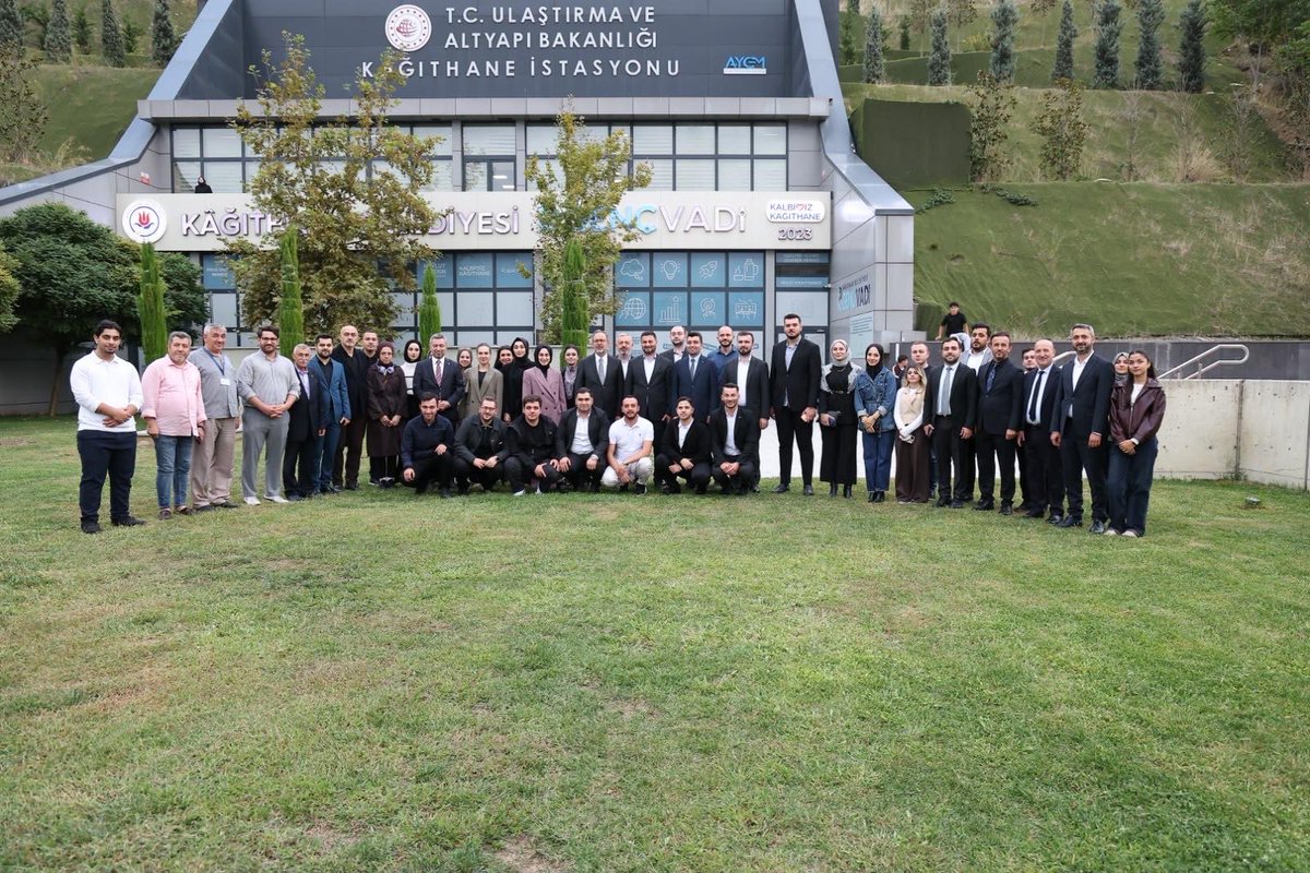 MevlutOztekin's tweet photo. Türkiye Yüzyılı Buluşmaları kapsamında önceki dönem Gençlik ve Spor Bakanımız Mehmet Muharrem Kasapoğlu ile birlikte Kâğıthane Meydanımız ve Genç Vadi’ye ziyarette bulunduk.

Hemşehrilerimiz ve gençlerimiz ile bir araya gelerek, sohbetlerini paylaştık.

Güler yüzleri için teşekkür ediyorum.
#HerMahallesiyleTürkiyeYüzyılı